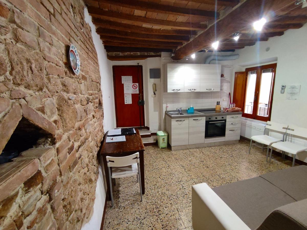 Casa Vicolo Delle Chiavi Apartment ปอจจิบองซี ภายนอก รูปภาพ