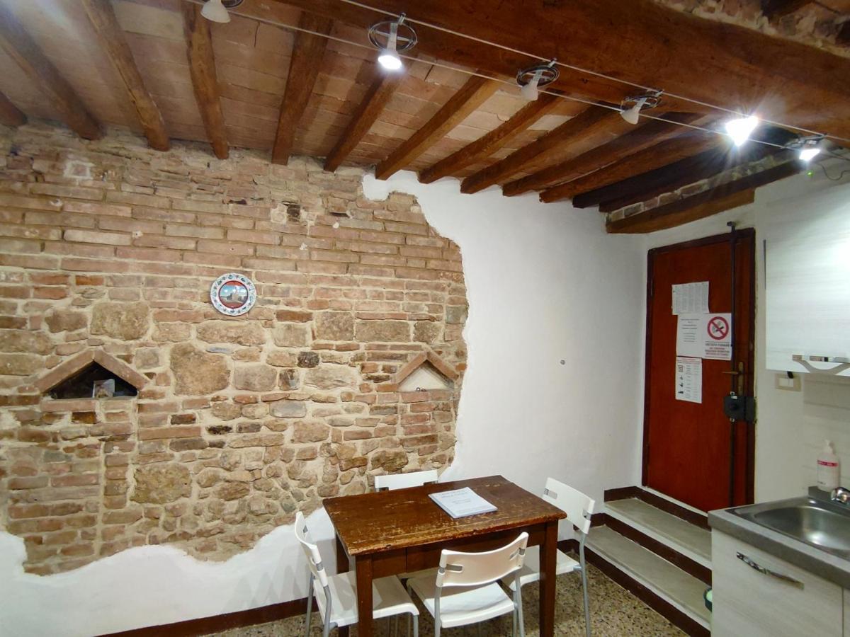 Casa Vicolo Delle Chiavi Apartment ปอจจิบองซี ภายนอก รูปภาพ