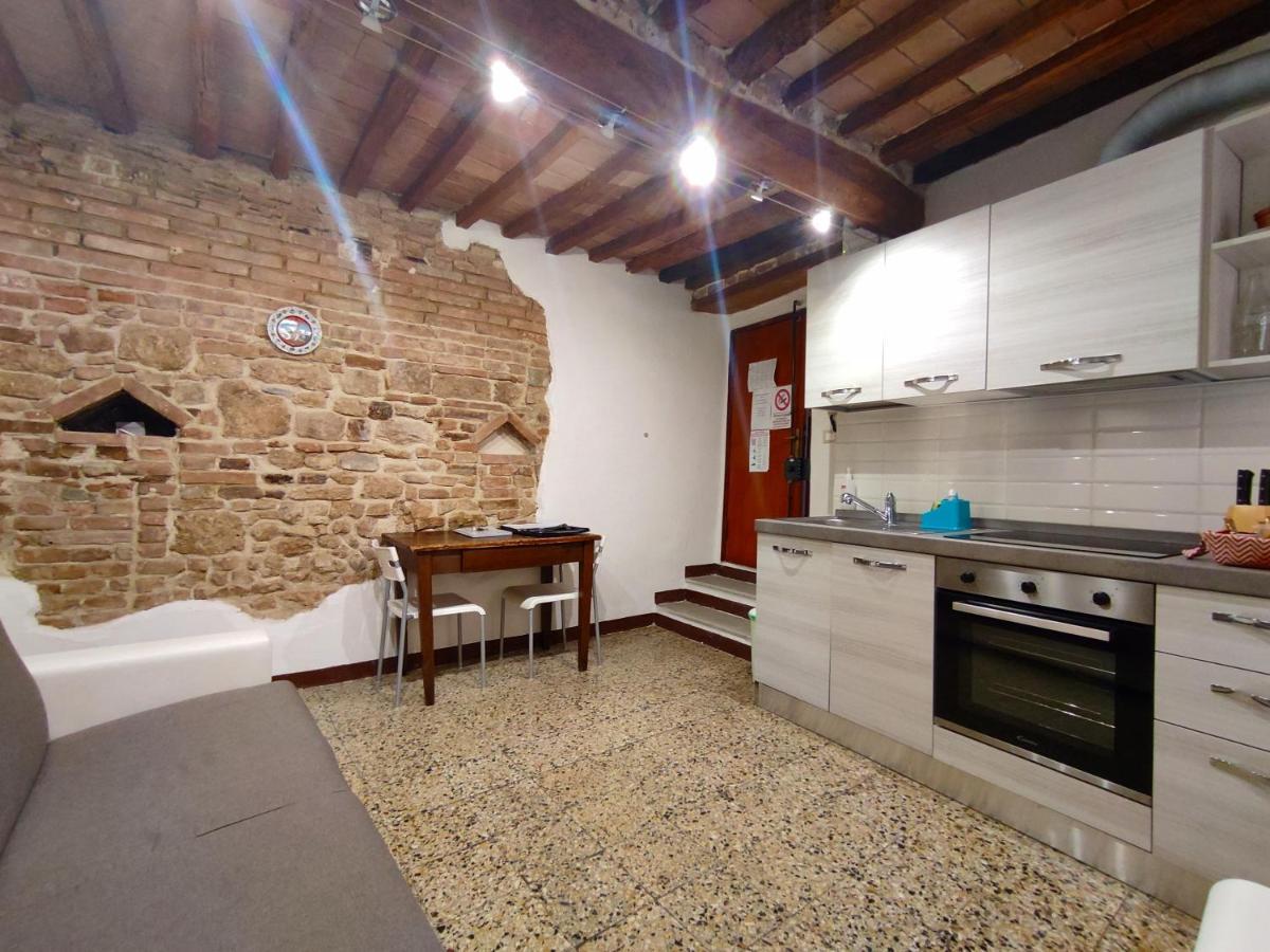 Casa Vicolo Delle Chiavi Apartment ปอจจิบองซี ภายนอก รูปภาพ